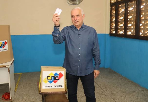 Gustavo Fernández ejerció su derecho al sufragio: 