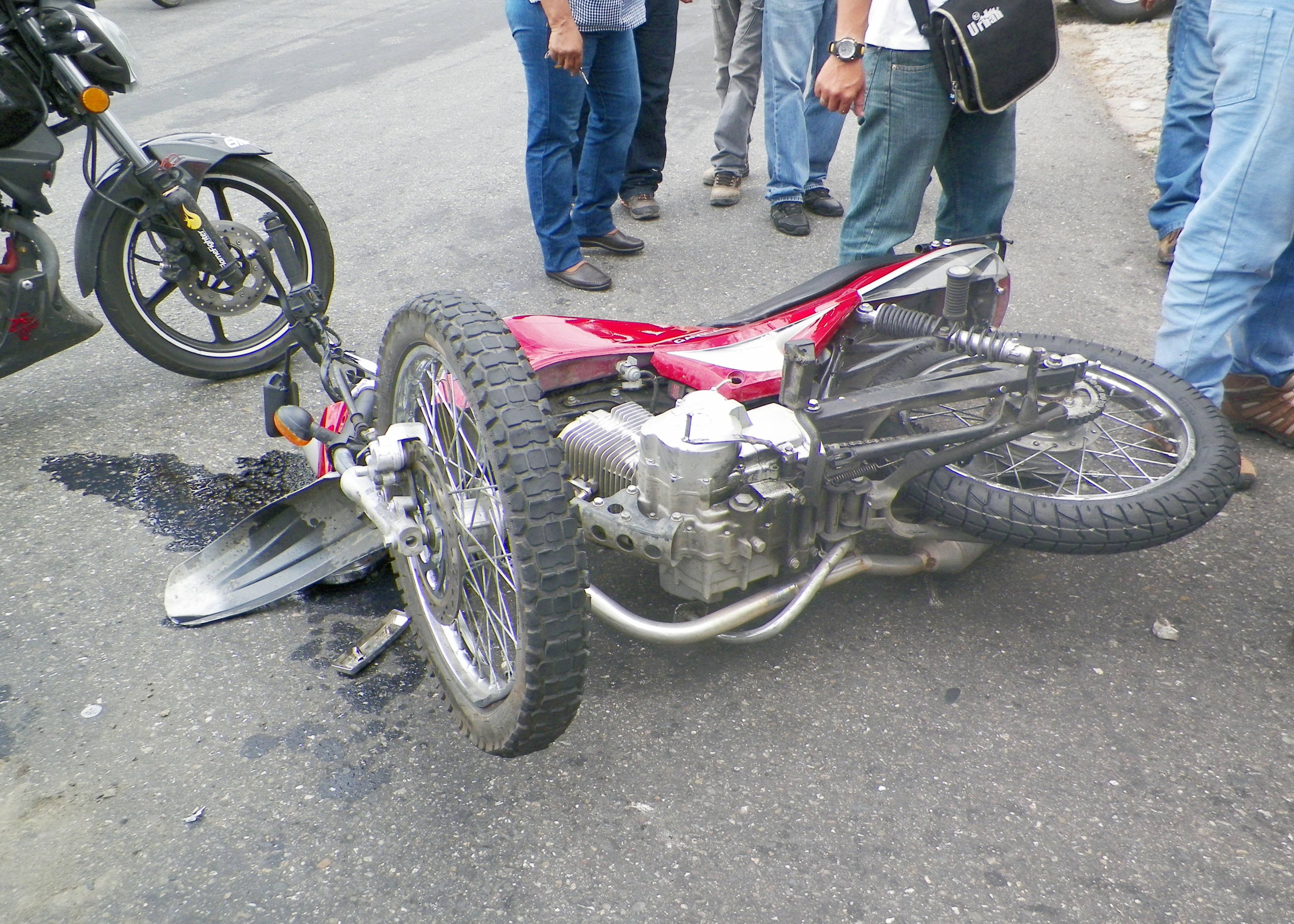 Un accidente entre dos motos dejó tres heridos en Bachaquero