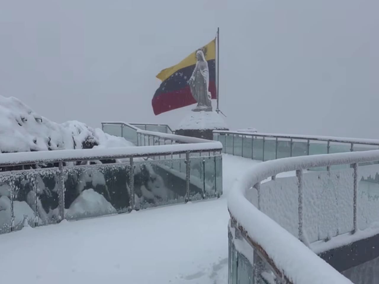 Así se vivió la espectacular nevada en el Pico Espejo de Mérida este domingo 17-Ago
