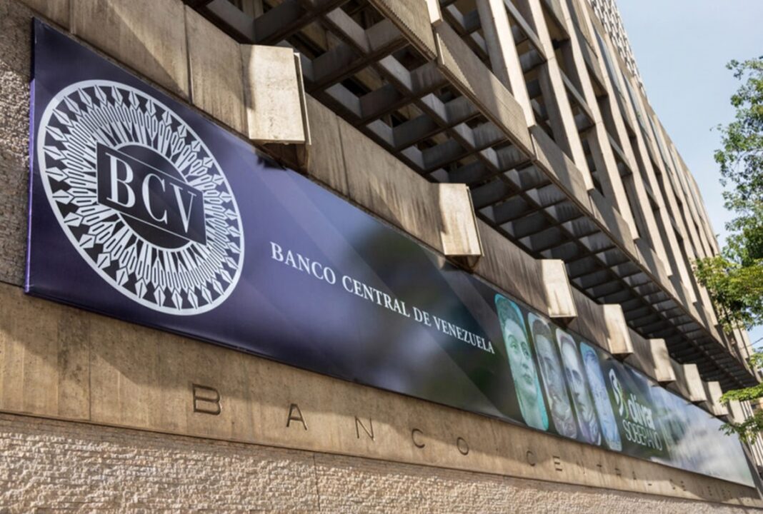 Más de 2 mil 400 millones de dólares ha vendido el BCV a la banca por intervención cambiaria durante 2025