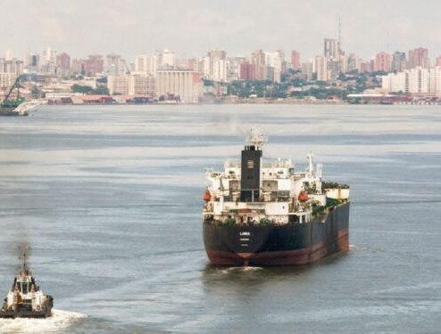 Reuters: Buques petroleros de Chevron comienzan a regresar a Venezuela tras obtener la licencia estadounidense