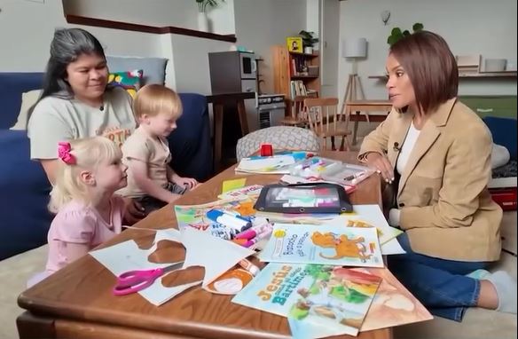 Yurmaira, la niñera y maestra venezolana que enseña su idioma y cultura a niños en Estados Unidos