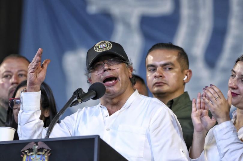 Petro aceptó la renuncia de la ministra de Ambiente en medio de protestas