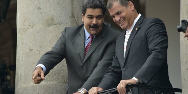 Rafael Correa confirma que asesora al presidente Maduro