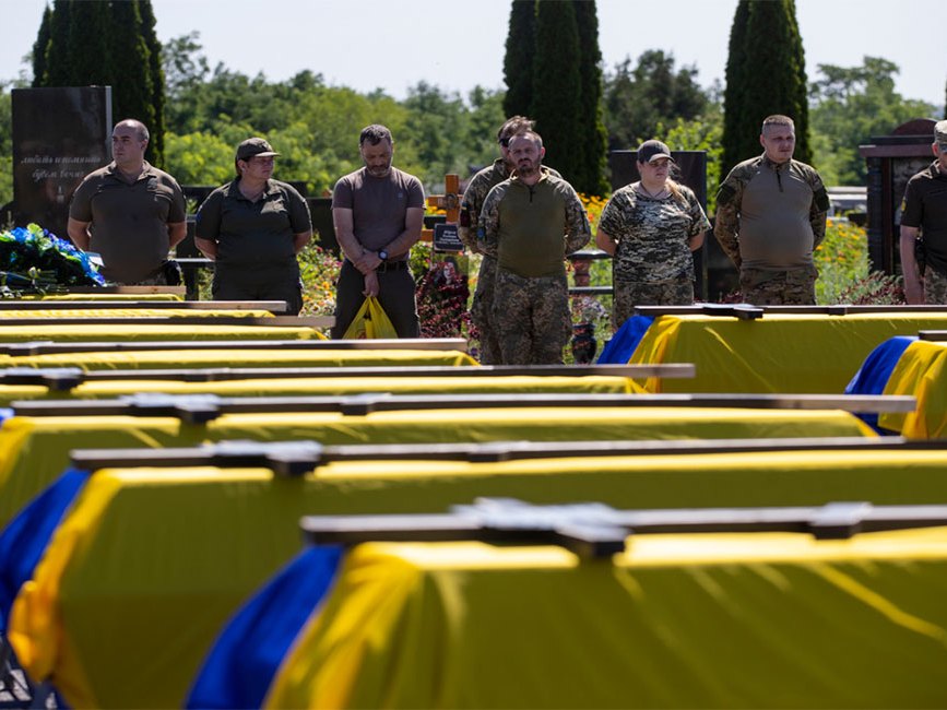 Rusia entrega a Kiev mil cuerpos de militares ucranianos muertos en la guerra
