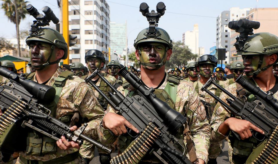 Perú desplegó militares en territorio de conflicto con Colombia