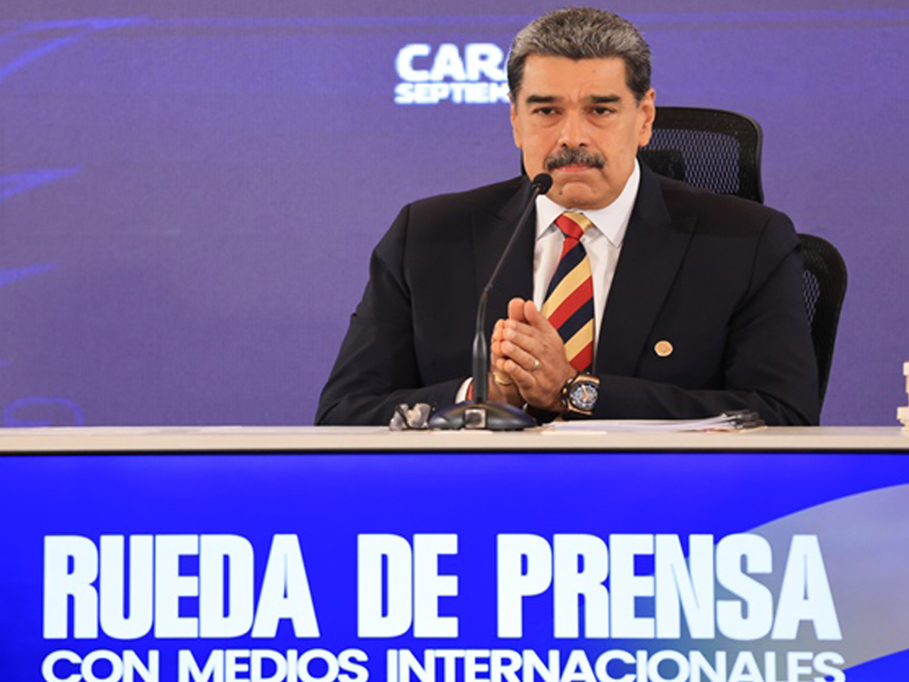 Presidente Maduro: Ocho buques de guerra y mil 200 misiles apuntan a Venezuela