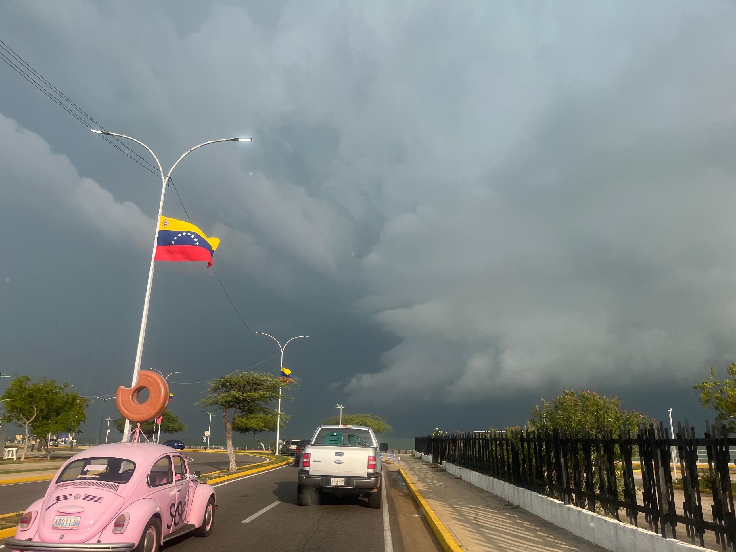 Lluvia, truenos y ráfagas de viento se registran en Maracaibo este domingo 21-Sep