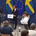 Se desploma la Ministra de Salud de Suecia en plena presentación de su cargo