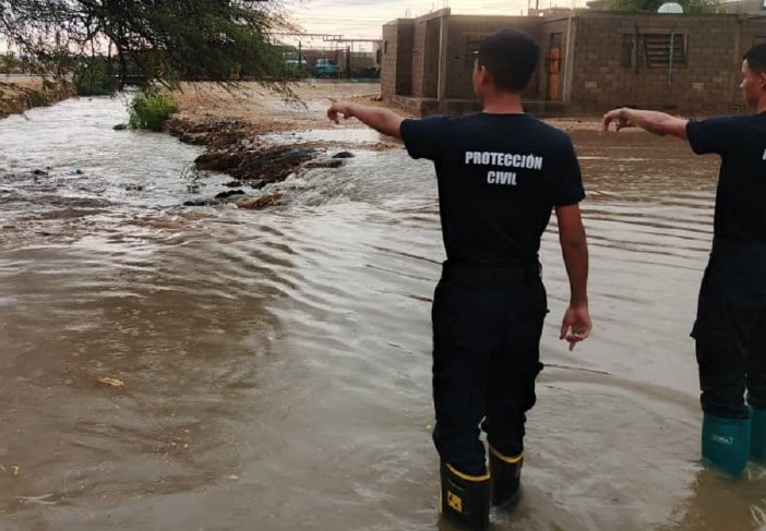 Autoridades atienden afectaciones por las precipitaciones en Falcón