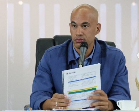 Ministro de Educación propone debate sobre las  tareas escolares porque pueden generar 
