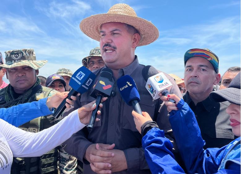 Gobernador Caldera, jefes de la ZODI, REDI y diputados durante despliegue Los Cuarteles van al Pueblo: 