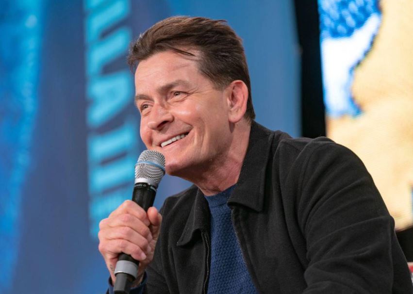 Charlie Sheen confesó experiencias sexuales con hombres