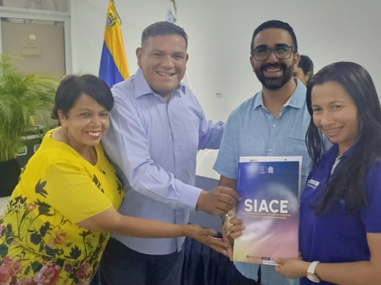 Alcaldía de Maracaibo entregó 43 licencias de actividades económicas a emprendedores a través del Siace