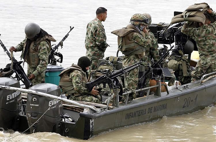 Armada colombiana dispara a embarcación oficial dejando un muerto y un herido