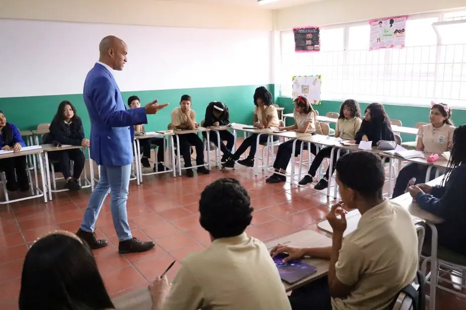 Anuncian incorporación de preparadores al sistema educativo