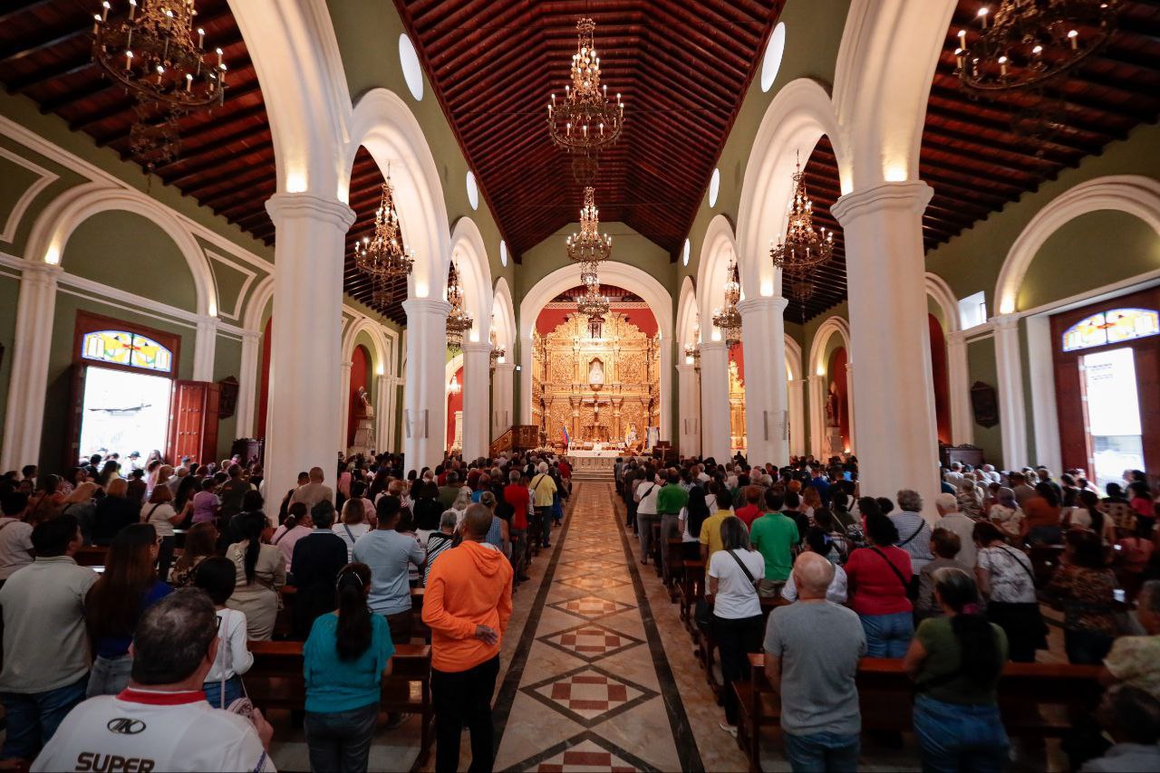 Iglesia Católica cree que sus primeros dos santos son esperanza para el futuro del país