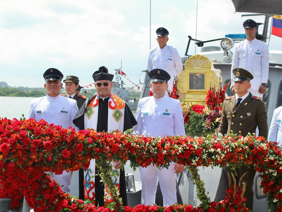 La Sagrada Réplica de la Virgen de Chiquinquirá llega a El Moján en emotiva procesión lacustre