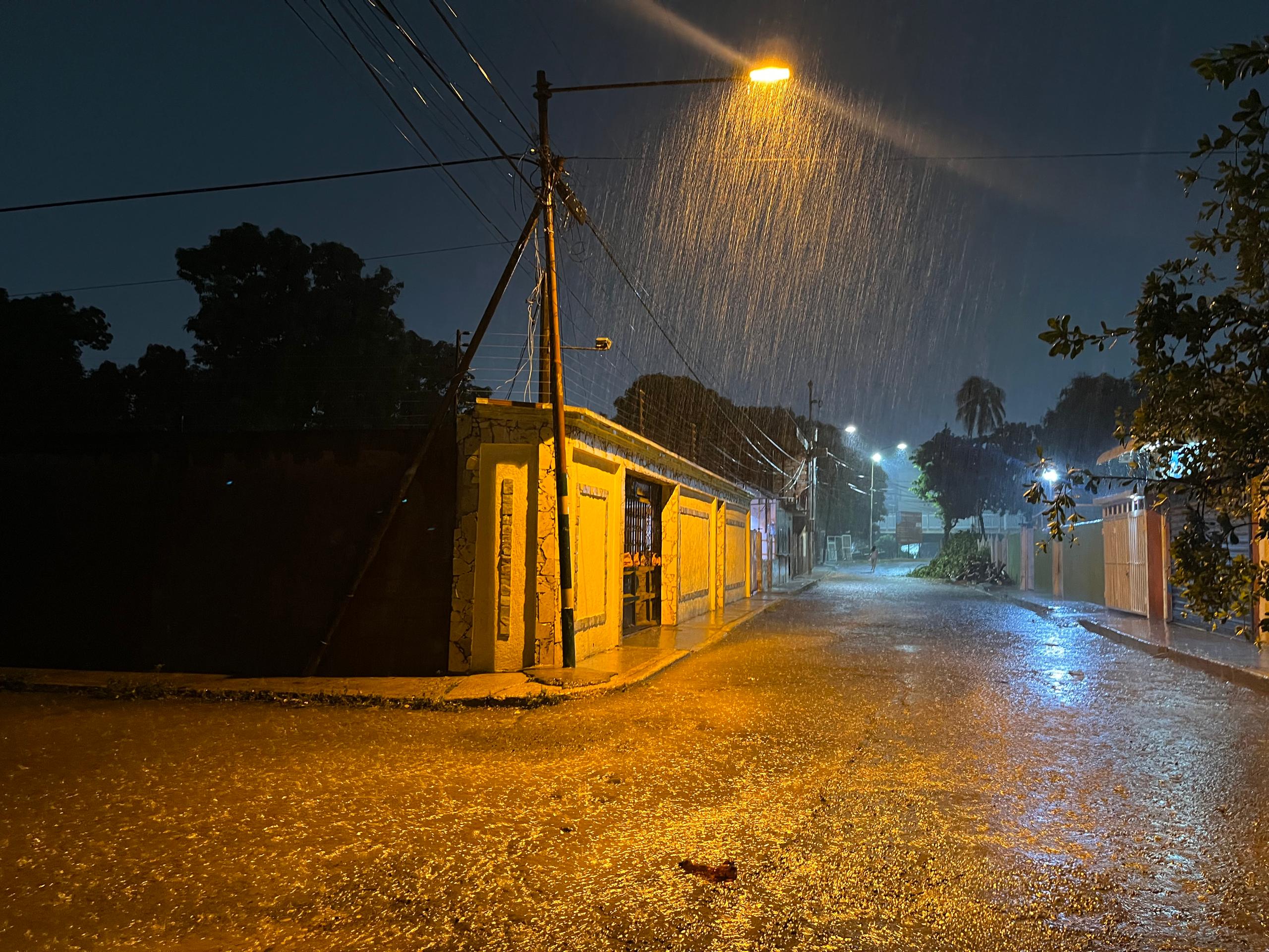 Descargas eléctricas y lluvia arropan a Maracaibo y San Francisco