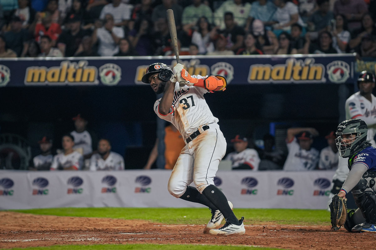 Águilas y Tiburones se enfrentan este viernes en Maracaibo por el segundo juego de serie