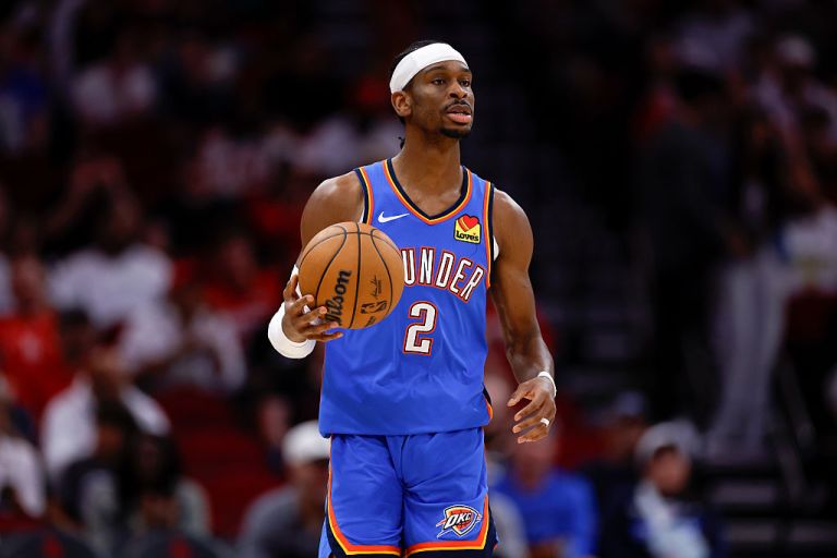 ¡Emocionante! Shai Gilgeous-Alexander recibe su anillo de campeón en la NBA