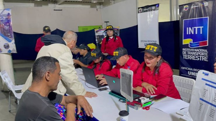 Los registros vehiculares en Venezuela se tramitan a través del INTT y lo debe hacer el dueño
