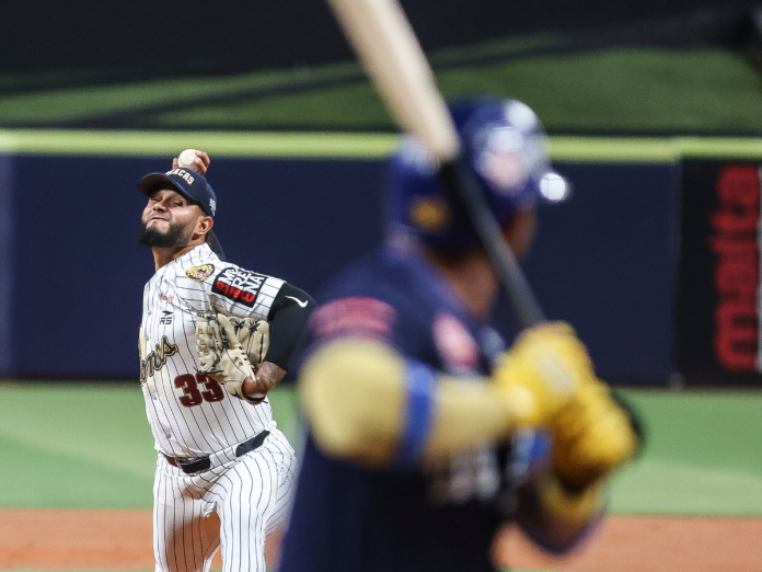 Magallanes se llevó el primer duelo ante Leones en el Monumental