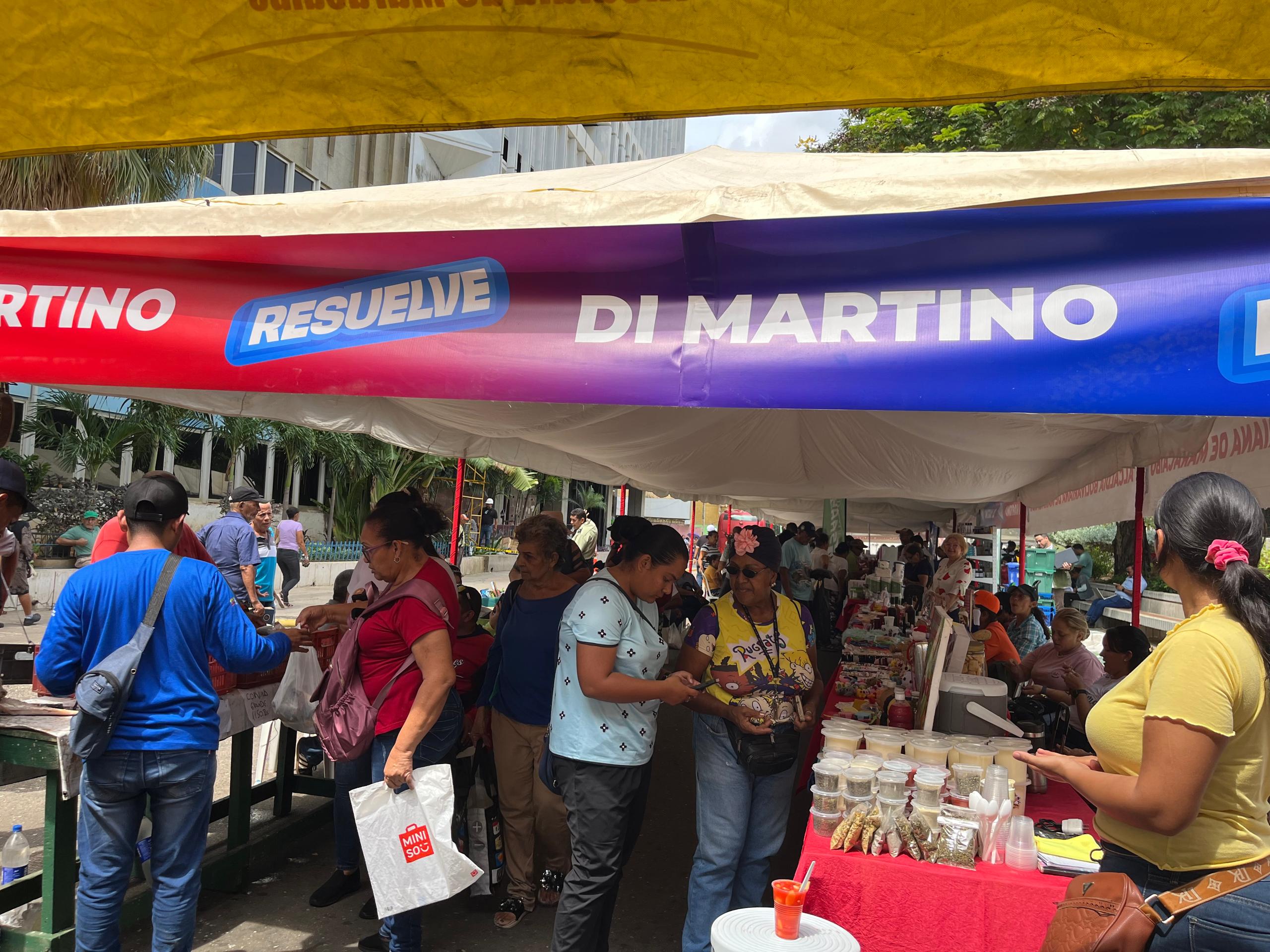 Alcaldía de Maracaibo despachó 9 toneladas de alimentos para beneficiar a más de 2 mil familias en megajornada integral en la Plaza Bolívar