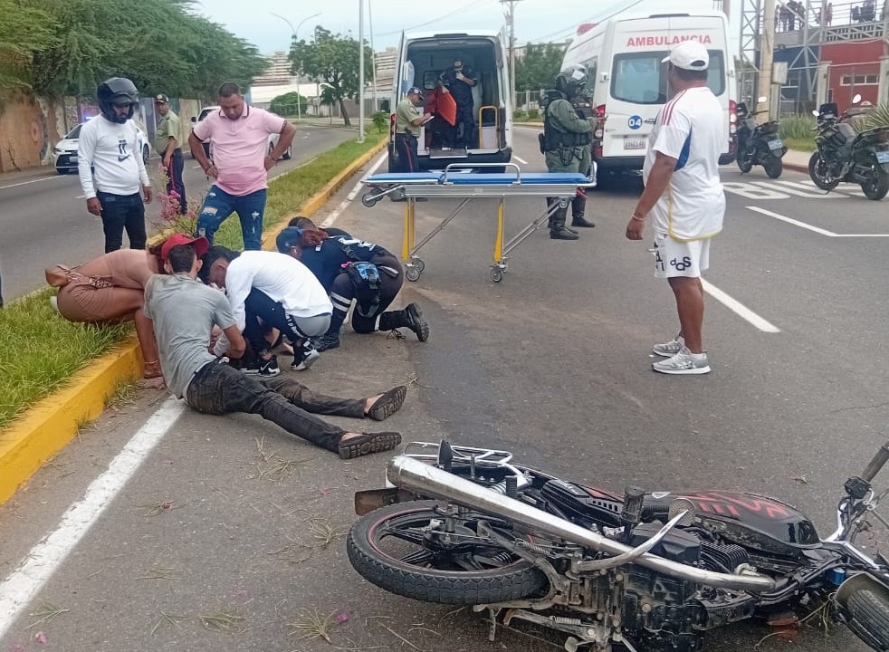 Tres heridos dejó accidente en moto en la Av. El Milagro