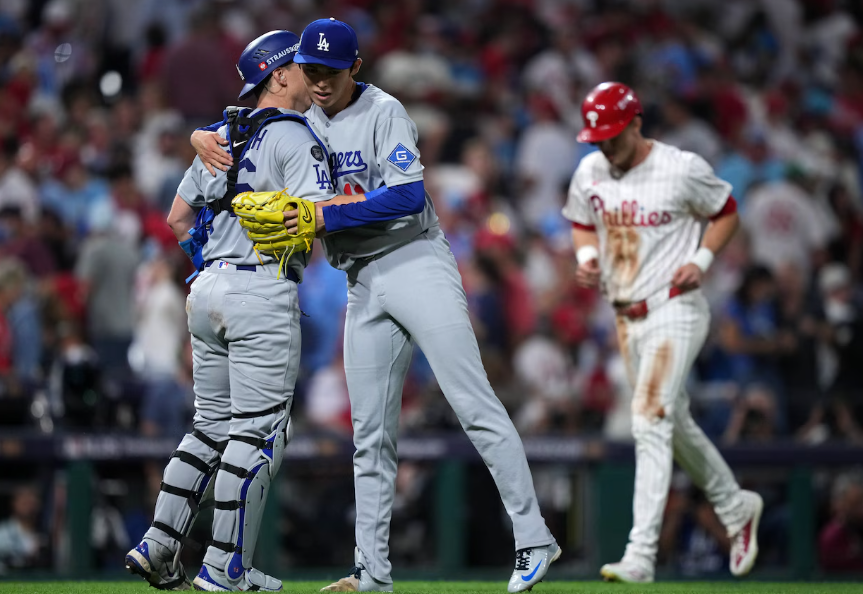 Los Dodgers ponen en aprietos a los Filis en la Serie Divisional