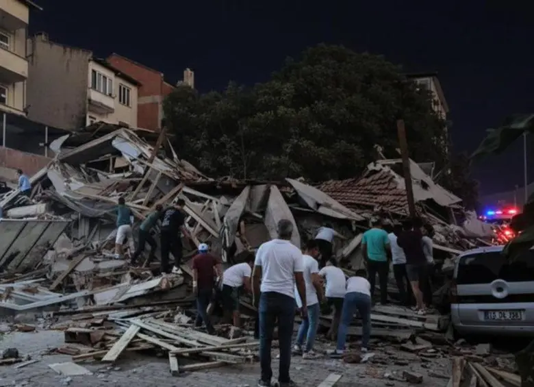 Terremoto de magnitud 6.1 en Turquía causó fuertes derrumbes