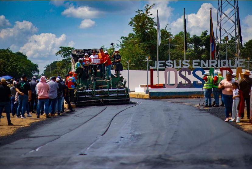 Gobernador Caldera arranca Plan Estadal de Vialidad en dos grandes vías del municipio Jesús Enrique Lossada