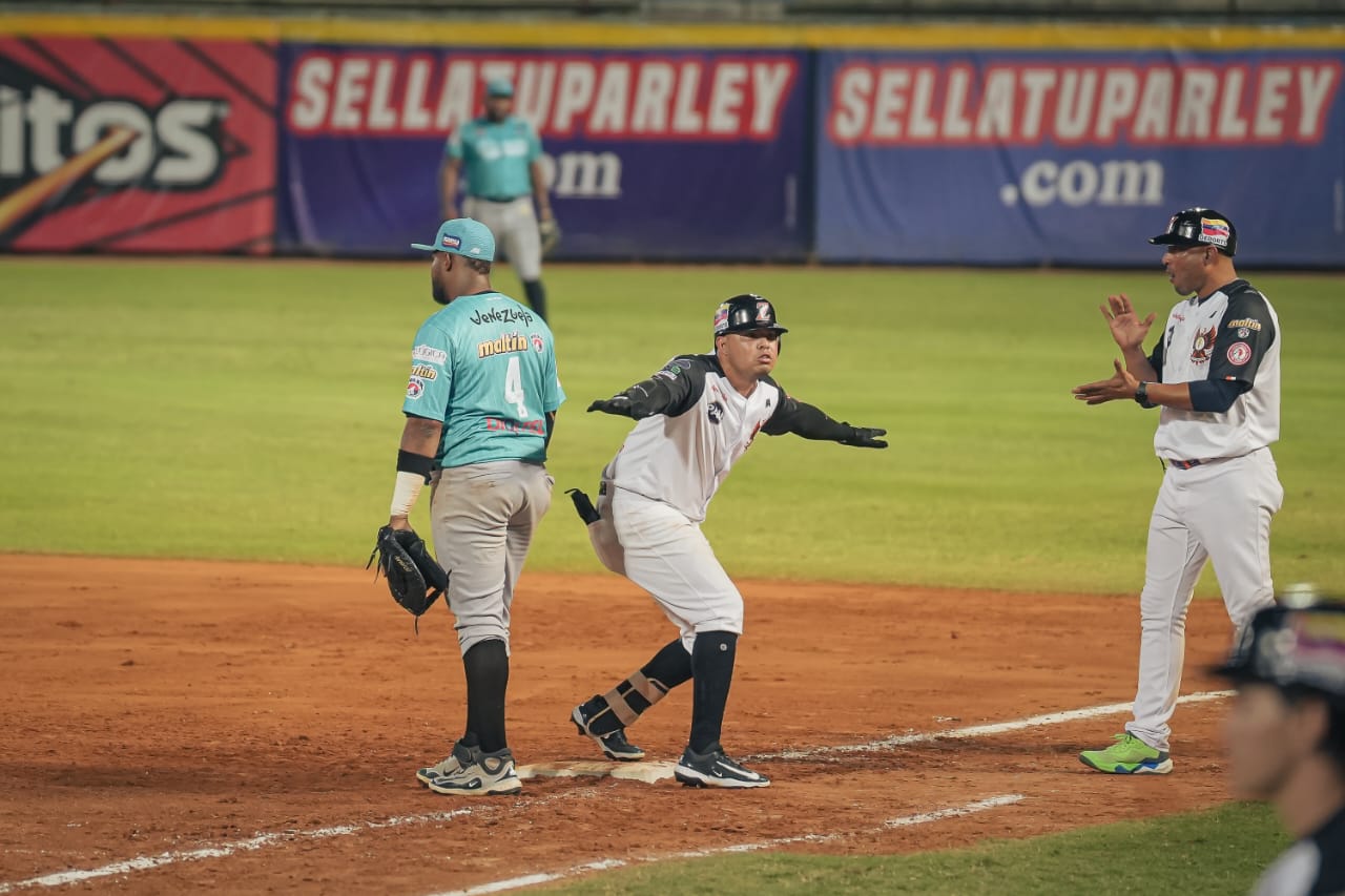 Águilas dejó en el terreno a Bravos y se mantiene líder