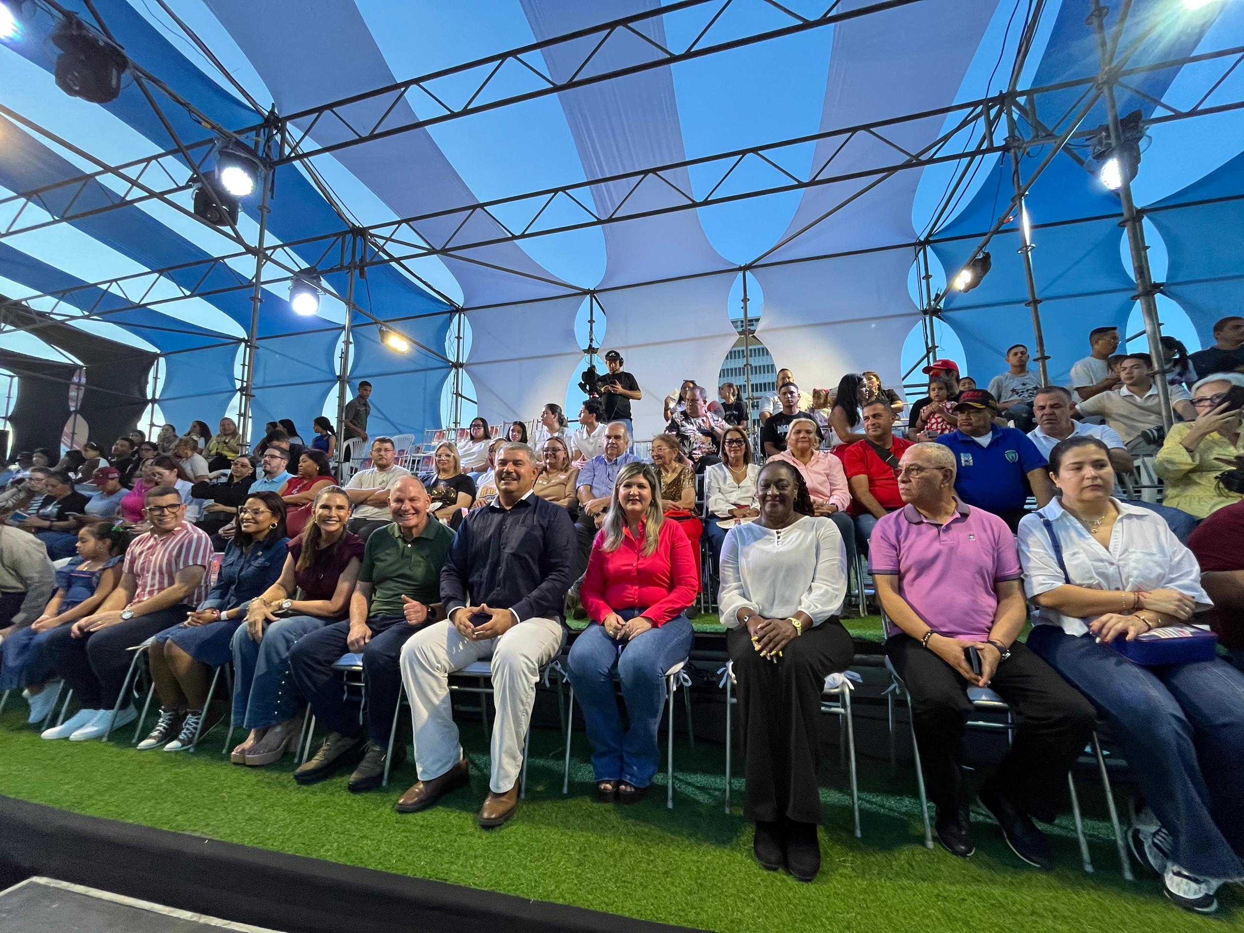 Marabinos llenaron las calles de 5 de julio en el tradicional desfile de feria