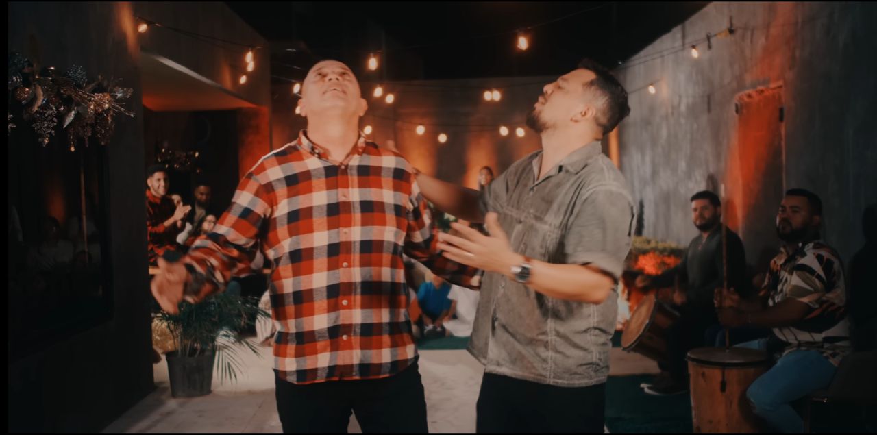 Alex Márquez y su padre le cantan gaita a Dios y a la familia