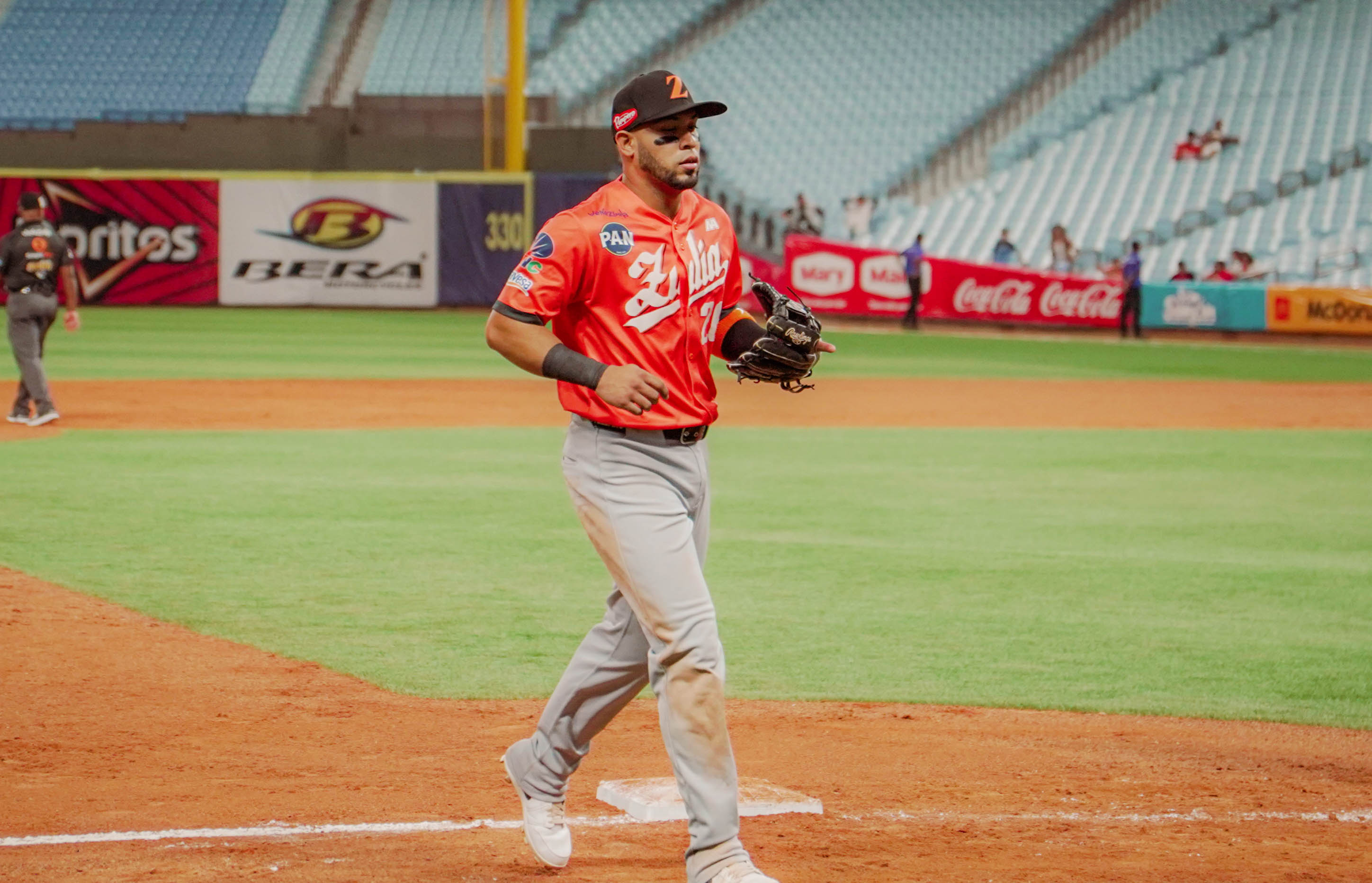 Leones vapuleó a Águilas en el inicio de la cuarta jornada