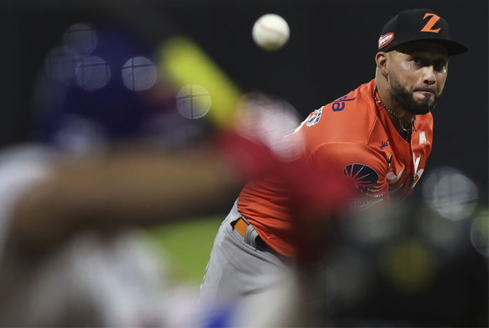 Águilas frenó a Tiburones en el Universitario