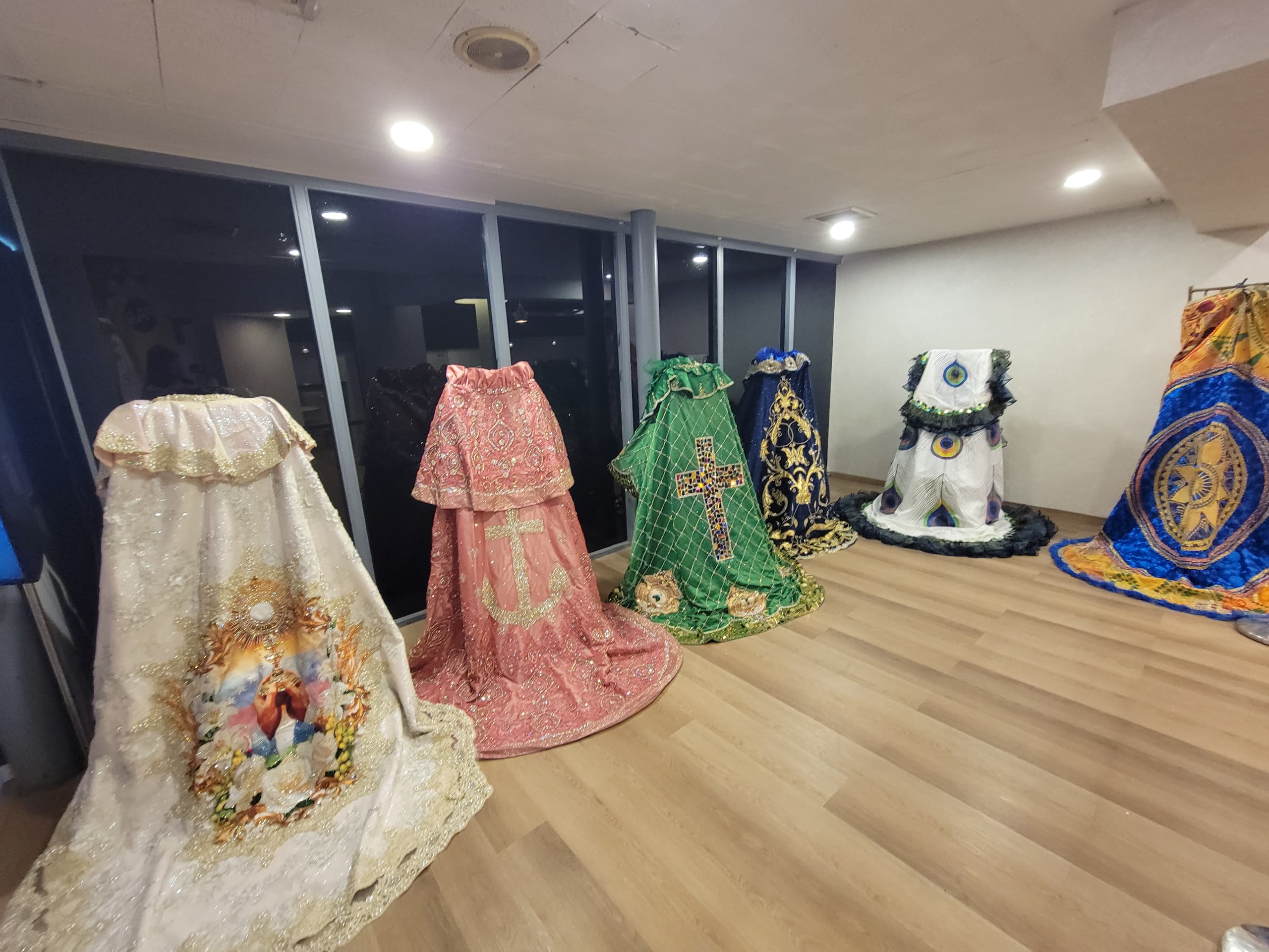 La Chinita dice presente en Expozulia con sus mantos sagrados