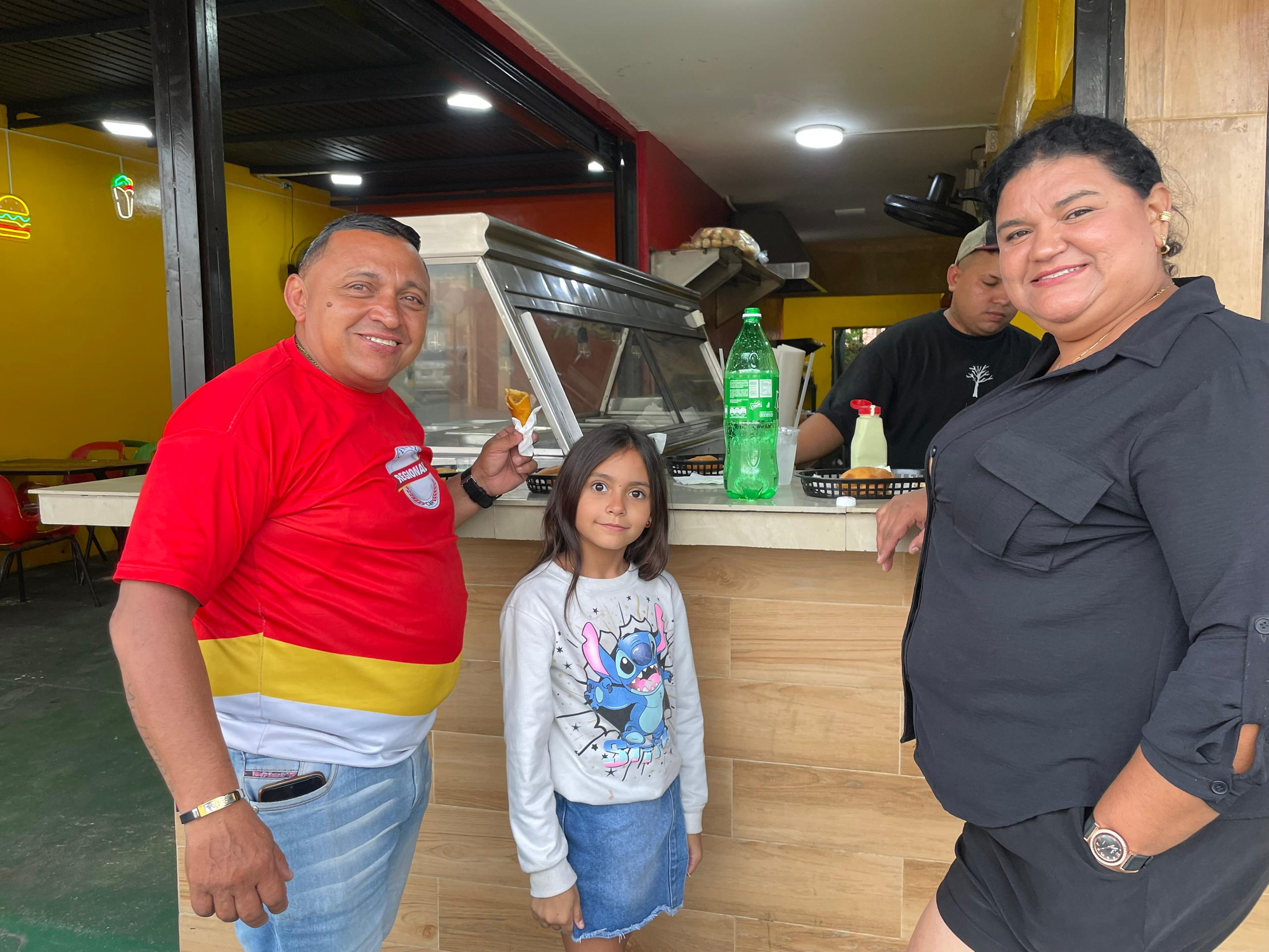 Marabinos después de la feria no pelan su pastelito