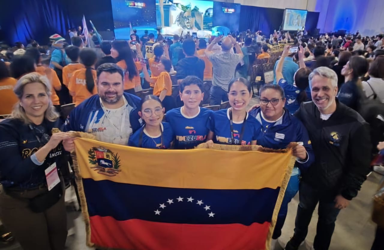 Zulia gana medallas de oro y plata en la Olimpiada Mundial de Robótica Singapur 2025