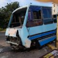 Se estrelló autobús con pasajeros contra un poste en la Avenida Guajira: Se les fueron los frenos