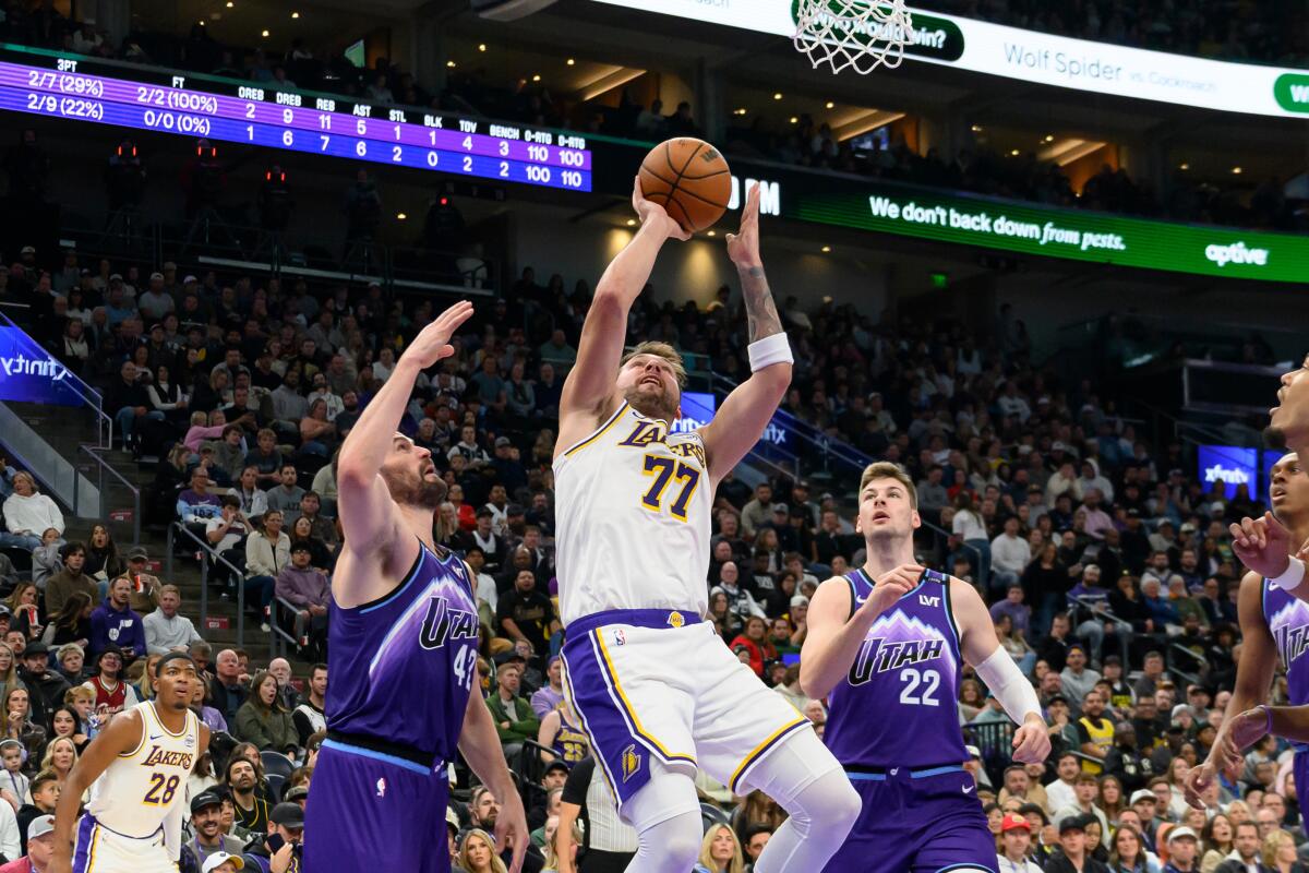 Lakers triunfa ante Jazz en condición de visita