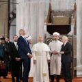 Papa León XIV entró a la Mezquita Azul en Turquía pero no rezó