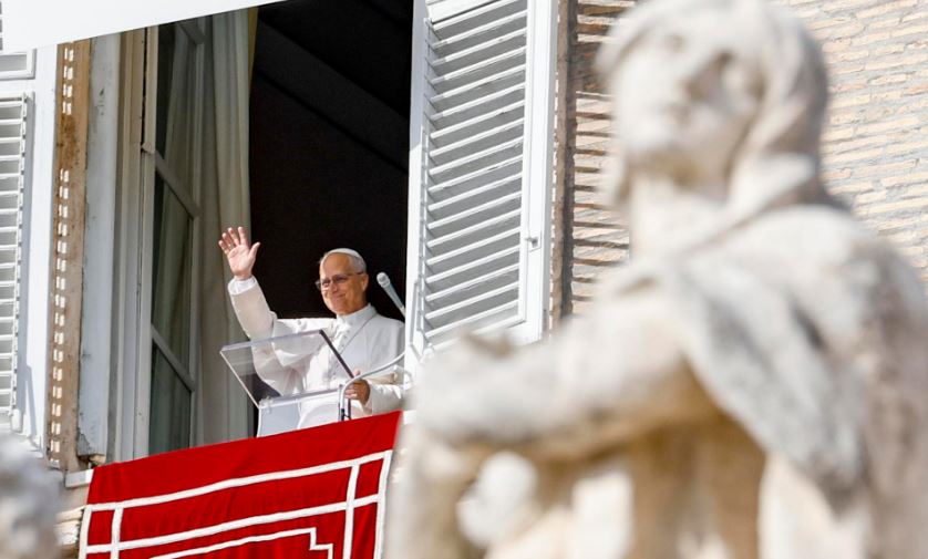 León XIV rezó en el cementerio de Roma por los muertos de los que nadie se acuerda