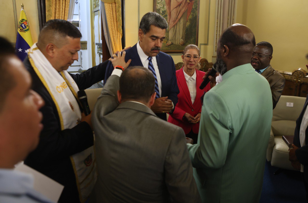 Maduro recibió la bendición pastores de la iglesia cristiana: ¡Dios es siempre nuestra Victoria!