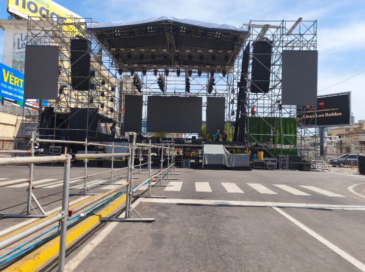 Así van los preparativos para las tarimas que engalanarán el Amanecer de Feria