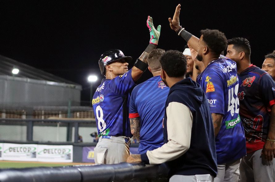 Tigres llega a la decena de victorias tras doblegar a Tiburones en Macuto