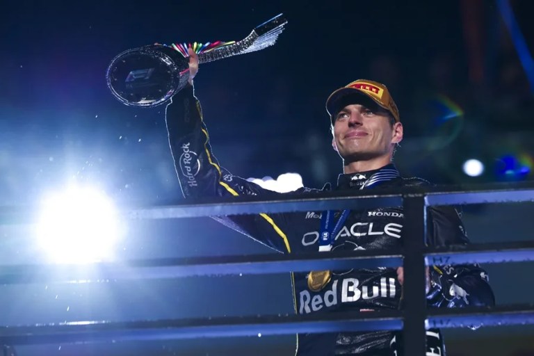 Verstappen ganó en Las Vegas y apretó el campeonato de la F1: Norris y Piastri descalificados
