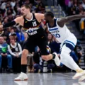 Nikola Jokic firma actuación histórica y lidera victoria de Nuggets ante Timberwolves en Navidad