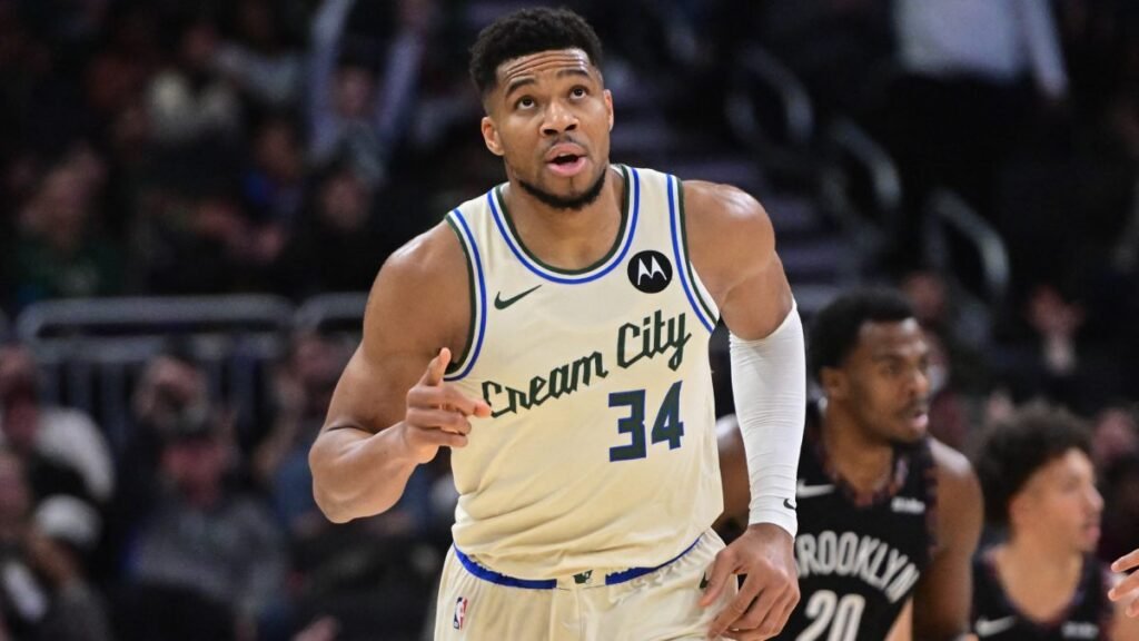 Antetokounmpo se lesionó y estará un mes fuera en medio de rumores sobre su posible salida